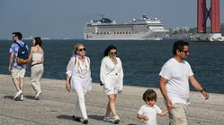 Cruise tipping charges are 'out of control,' say passengers as companies tout 'exceptional service' Insurance Yet