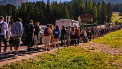 Thousands swarm stunning mountain escape as selfie tourism backlash erupts online Insurance Yet